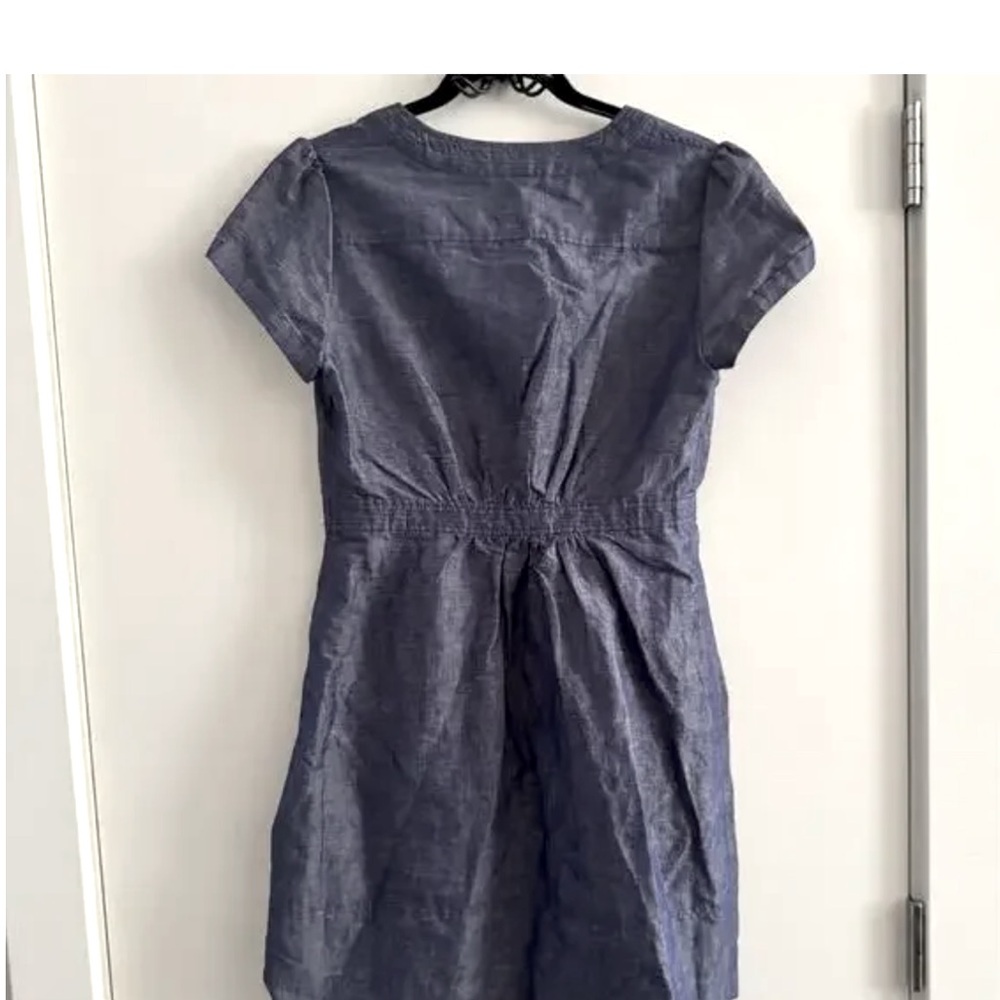 Cute Boden chambray dress with front snaps and cap sleeves